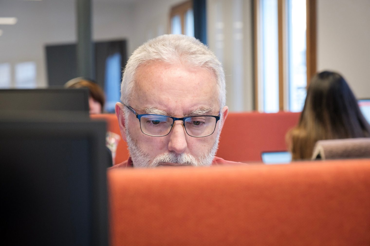Au travail dans l'open space